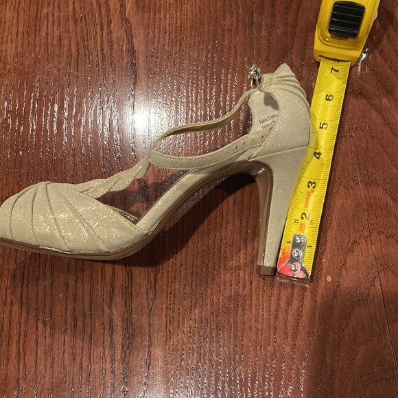 Brand new- never worn, Kelly & Katie gold shimmer heels - Picture 5 of 6